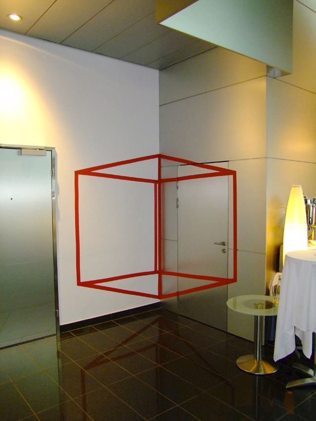 anamorphose réalisée par guillaume klein pour le parfum cube lacoste live